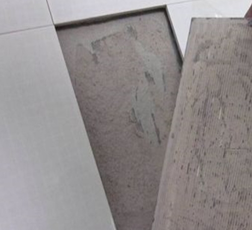 瑞金瓷砖空鼓维修公司分享瓷砖铺贴时如果打浆（即涂抹在瓷砖背面和基层上的砂浆或瓷砖胶）过少，会带来以下问题